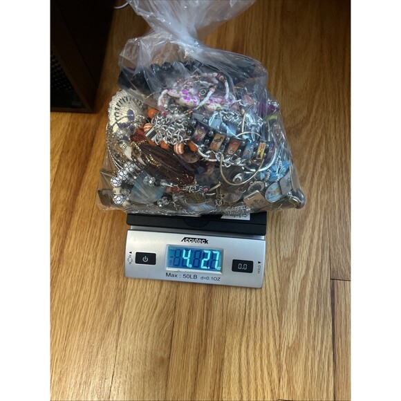 4LB SCRAP JUNK Jewelry Lot Craft Harvest Repurpose salvage Broken Vintage-Now - Picture 2 of 10